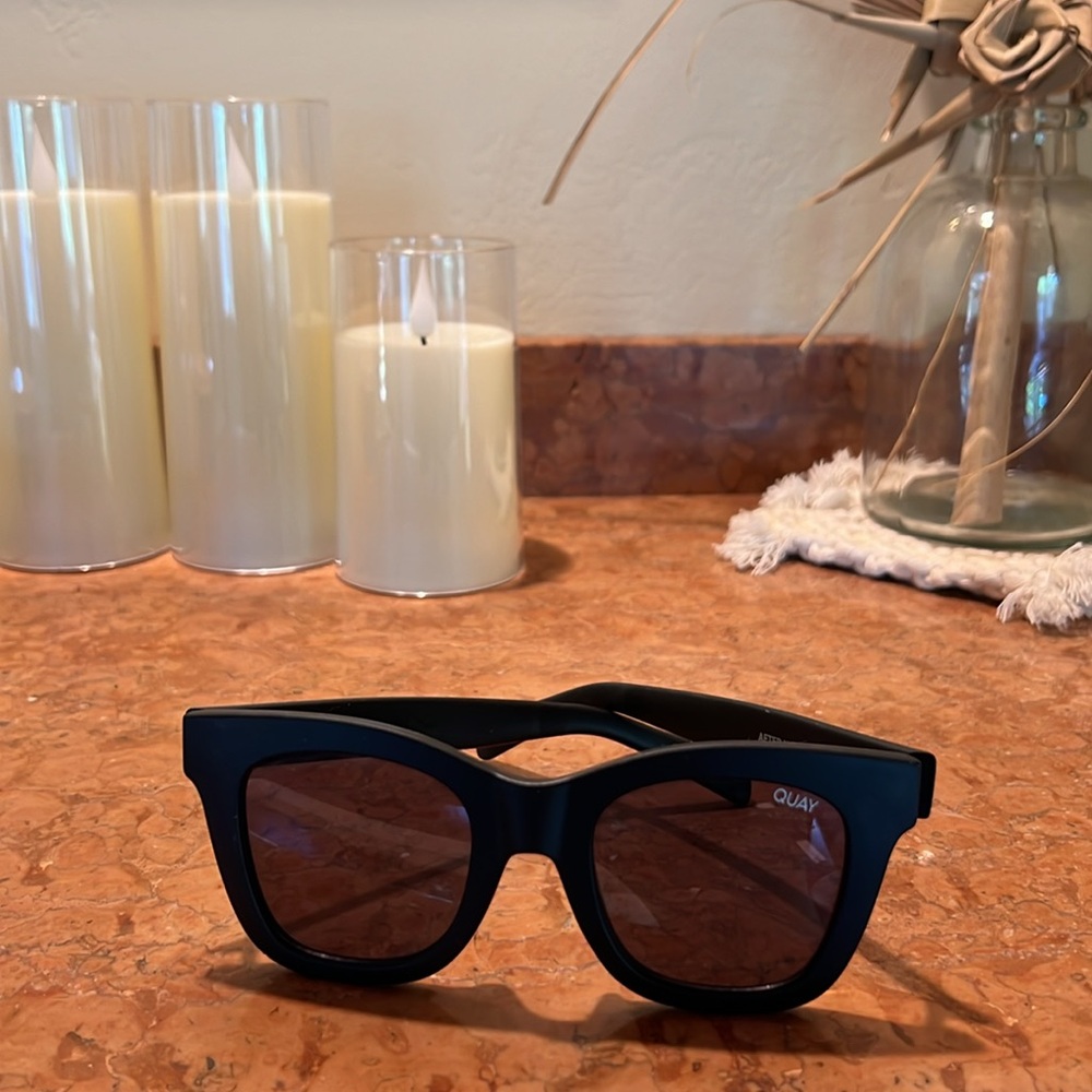 Women’s Quay Sunglasses Matte Black